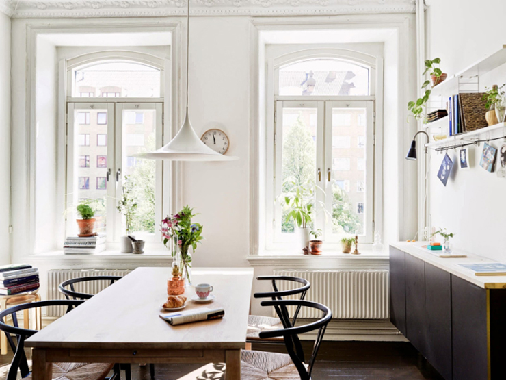 Bohemian-black-and-white-apartment-in-Sweden_3
